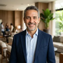 Lic. Roberto Gómez